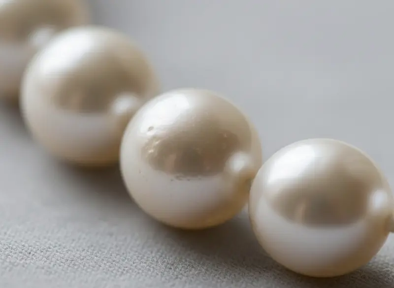How Can I Tell If Pearls Are Real? 8 Quick Tips 4 How Can I Tell If Pearls Are Real? 8 Quick Tips
