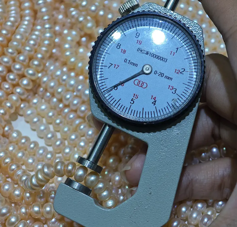 How Big is a 6mm Pearl? A Visual Guide & Size Comparison 1 How Big is a 6mm Pearl? A Visual Guide & Size Comparison