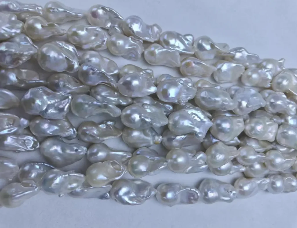 ¿Qué es una perla barroca: 4 hechos sorprendentes 2 Cadena de perlas de formas irregulares