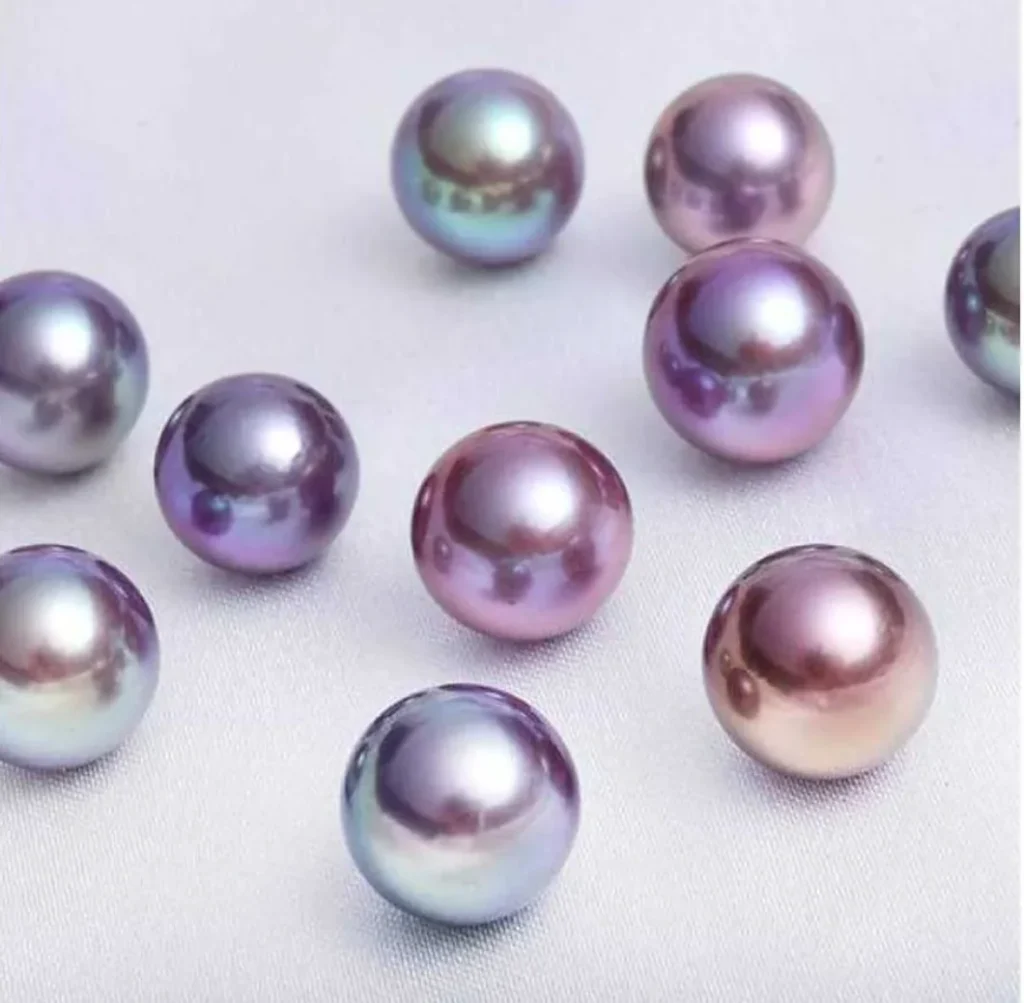 La storia delle perle d'acqua dolce: scoperta di oltre 5000 anni di evoluzione sorprendente nella moda moderna Rivoluzione della moda moderna: le perle d'acqua dolce si rifanno il look in chiave contemporanea